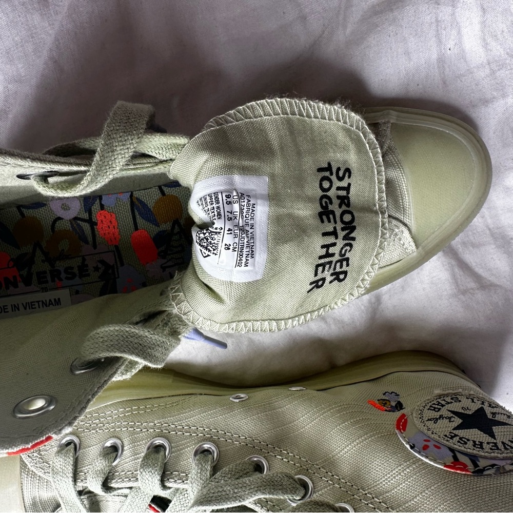 Limited edition converse - Picture 5 of 5